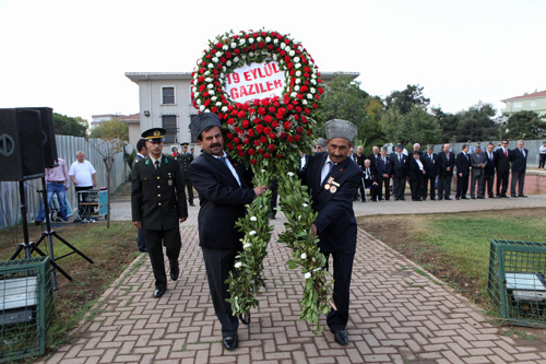 19 Eyll Gaziler Gn nedeniyle, mraniye Kaymakaml bahesinde resmi bir tren dzenlendi.