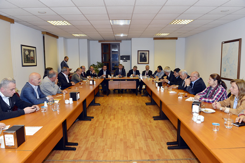 Üsküdar Belediye Başkanı Hilmi Türkmen, mahalle muhtarlarıyla istişare toplantısı gerçekleştirdi.