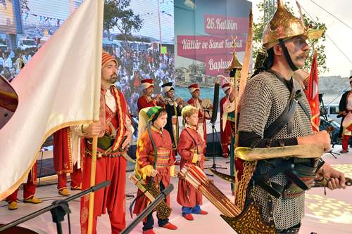 Ktibim Festivali Kortej Yry, renkli grntlere sahne oldu