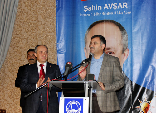 Üsküdar eski Belediye Başkanı Mustafa Kara programda yaptığı konuşmada, ''Şahin Avşar kardeşim yaşça benden küçük olmasına karşın ben hep kendisine ağabey demişimdir.''
