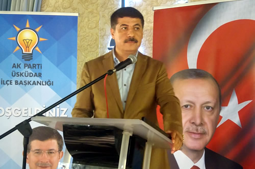 AK Parti İstanbul 1. Bölge Milletvekili Adayı Azmi Ekinci, AK Parti'nin seçim bildirgesi hakkında katılımcılara bilgilendirme yaptı.