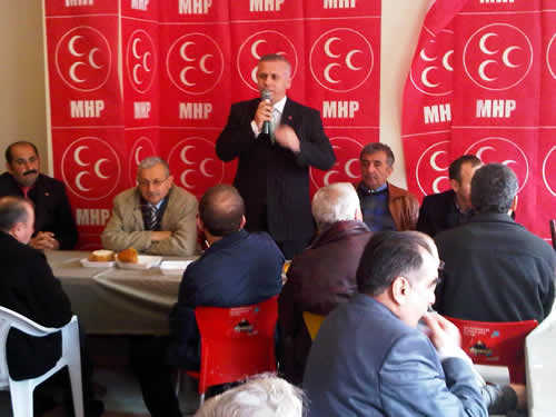 Açılış törenine MHP Üsküdar İlçe Başkanı Habib Suiçmez, İlçe Başkan Yardımcısı Hakan Çakır ve yöneticilerle birlikte çok sayıda partili ve mahalle sakinleri katıldı.