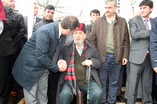 Üsküdar Belediye Başkanı Hilmi Türkmen'in babası Hacı Mustafa Türkmen sabah saatlerinde ikamet ettiği Kirazlıtepe'deki evinde Hakk'ın rahmetine kavuştu.