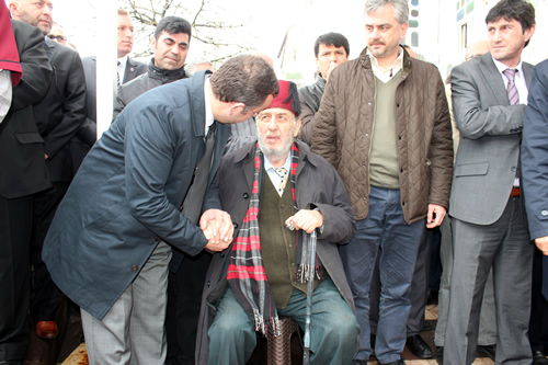 skdar Belediye Bakan Hilmi Trkmen'in babas Hac Mustafa Trkmen sabah saatlerinde ikamet ettii Kirazltepe'deki evinde Hakk'n rahmetine kavutu.