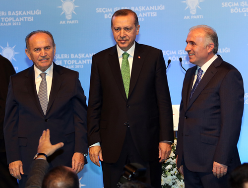 Başbakan Recep Tayyip Erdoğan, 30 Mart 2014'te yapılacak yerel seçimlerde İstanbul Büyükşehir Belediye Başkan adaylarının Kadir Topbaş olduğunu açıkladı.