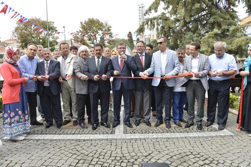 skdar Kaymakam Mustafa Gler ve skdar Belediye Bakan Hilmi Trkmen tarafndan al gerekletirilen sergi vatandalar tarafndan da youn ilgi grd.