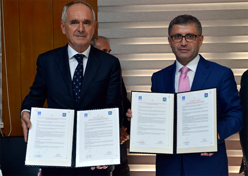 Üsküdar ve Macaristan'ın Kaposvár şehri, karşılıklı işbirliği ve diyalogun güçlendirilmesi, eğitim, ekonomi, bilim alanlarında işbirliğinin derinleştirilmesi ve ortak yatırımların desteklenmesi amacıyla eğitim ve ekonomi temeline dayalı kardeşlik protokolü imzaladı.