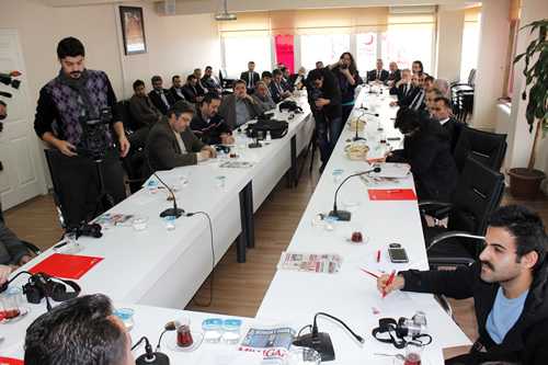 Saadet Partisi Üsküdar Belediye Başkan Adayı Erol Belen, partisinin Üsküdar ilçe teşkilatında bir basın toplantısı düzenledi.