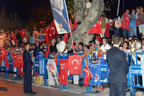 Cumhurbaşkanı Erdoğan, Üsküdar Kısıklı'da coşkuyla karşılandı