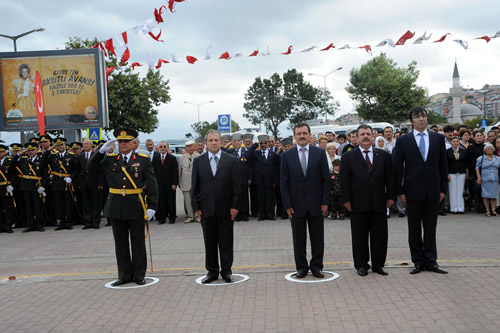 30 Austos Zafer Bayram'nn 88'nci yldnm skdar emsi Paa Meydan'nda dzenlenen trenle kutland.