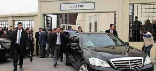 Başbakan Erdoğan, cuma namazını Hz. Ali Camisi'nde kıldı