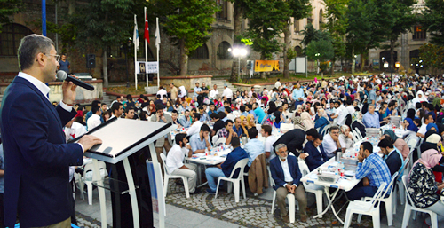 Birlik Beraberlik ftarnda konuan Bakan Hilmi Trkmen, program dzenledikleri iin rencilere teekkr etti