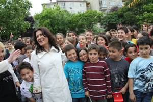 Bakan Nimet ubuku, skdar'da lkretim Okulu alna katld