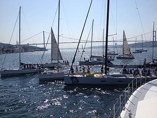 295 millik zorlu yarış, 14 Ağustos Perşembe günü İzmir Seferihisar'daki Sığacık Körfezi'nde sona erecek.