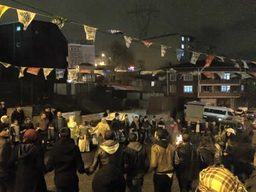Nevruz Bayramı Üsküdar'ın Ünalan, Kirazlıtepe ve Yavuztürk mahallerinde yapılan kutlamalara halk yoğun ilgi gösterdi.