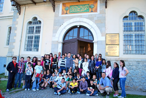 Üsküdar Atatürk İlköğretim Okulu öğrencileri, Kardeş Okul Projesi kapsamında Koca Racin Skobje Okulu'nun konuğu oldu ve Türk kültürünü tanıttılar.