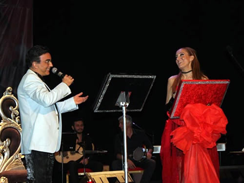 Melisa Çallıoğlu ve Cihat Hırçın söyle sevgili isimli programda sahne aldılar.