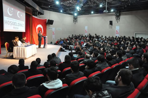 Saadet Partisi İstanbul Gençlik Kolları İl Divan toplantısı 19 Şubat 2012 Pazar günü Üsküdar Altunizade Kültür Merkezi'nde yoğun bir katılımla gerçekleşti.