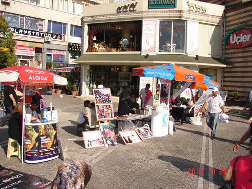 Üsküdar'dan açlık ve kuraklıkla mücadele eden Doğu Afrika ülkelerine yardım yağıyor.