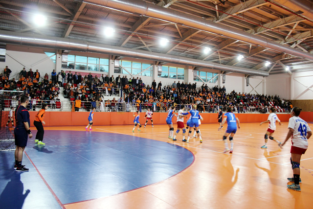 skdar Belediyespor Bayan Hentbol Takm, ligin 11. haftasnda amlca Spor Salonu'nda zmir Bykehir Belediyesi'ni misafir etti.