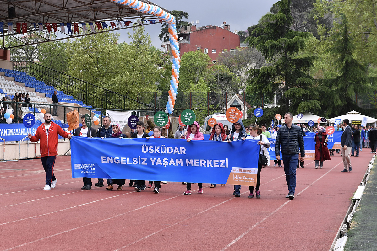 skdar'da 14 ilden 2 bin kadar, Grme, itme,  Zihinsel, Down, Bedensel Engelliler ve Otizm olmak zere 6 grupta yer alan zel ocuklar engelleri amak iin kotu.