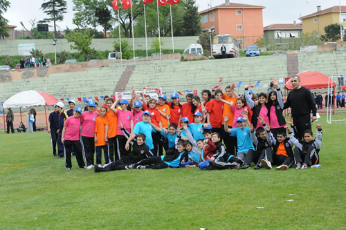 Üsküdar Belediyesi'nin Sporu Tabana Yayma Projesi kapsamında geçtiğimiz yıl üçüncüsü düzenlenen Spor Oyunları, bu yıl da 19 Nisan Salı günü Burhan Felek Atletizm Sahası ve Kubbe Salon'da gerçekleştirilecek.