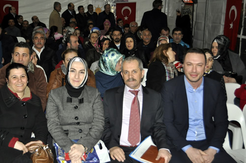 AK Parti Üsküdar İlçe Başkanlığı'nın düzenlediği Murat Reis Mahalle Danışma Meclisi Toplantısı, SKM Program Çadırı'nda gerçekleşti.