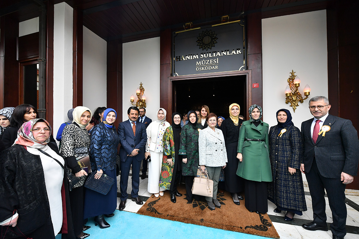 Zirve, Türkiye'nin ilk Osmanlı Saray Müzesi'nin açılışıyla sona erdi.