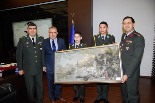 Kuleli Askeri Lisesi'nin yenileme projelerini gerçekleştiren İstanbul İl Özel İdaresi'ne askeri lise komutanı teşekkür ziyaretinde bulundu.