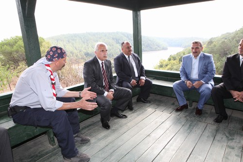 İstanbul Valisi Hüseyin Avni Mutlu, Ümraniye belediye başkanı Hasan Can, İstanbul Büyükşehir Belediyesi'nin Ümraniye Kent Ormanı'nda bulunan izci kampını ziyaret etti.