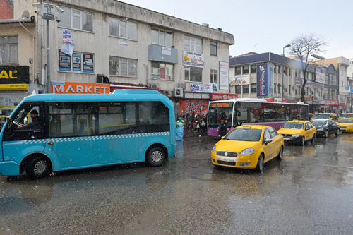 stanbul Bykehir Belediyesi Ulam Daire Bakanl ve skdar Belediyesi Selman-i Pak Caddesi zerinde bulunan 'Hor Hor' minibs-dolmu dura iin son karar verdi.