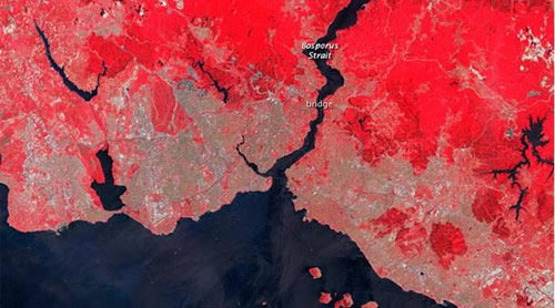 NASA'nın 1975 ve 2011'de elde ettiği iki uydu fotoğrafı, İstanbul'un 36 yılda ne kadar genişlediğini gözler önüne serdi.