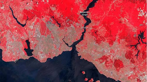 NASA'nn 1975 ve 2011'de elde ettii iki uydu fotoraf, stanbul'un 36 ylda ne kadar genilediini gzler nne serdi.