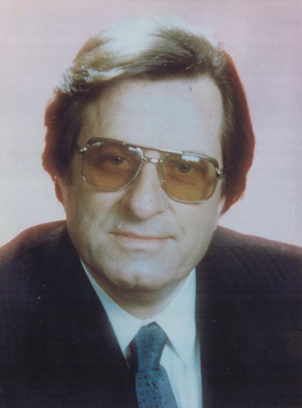 1989 - 1994 yllar arasnda Dr. Niyazi Yurtseven
