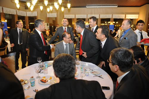 skdar Belediyesi'nin ''Doumundan lmne dek skdarllara hizmet'' sloganyla kurmu olduu Tebrik ve Taziye Komisyonu almalarna tm hzyla devam ediyor.