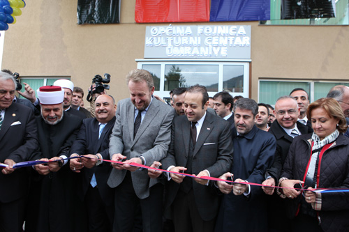 Ümraniye Belediyesi'nin Bosna Hersek'in Fojnica kentinde yaptırdığı Fojnica Belediyesi Ümraniye Kültür Merkezi, düzenlenen bir törenle hizmete açıldı.