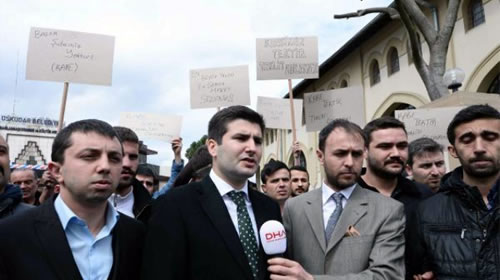 İstanbul Ülkü Ocakları Başkanı Ahmet Yiğit Yıldırım, kabe maketiyle ilgili basın açıklaması yaptı