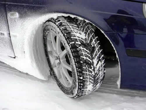 Emniyet Genel Müdürlüğü 54 kente genelge göndererek, sıcaklığın 7 derecenin altına düştüğü durumlarda, tüm araçlara kış lastiği kontrolü yapılacağını açıkladı.