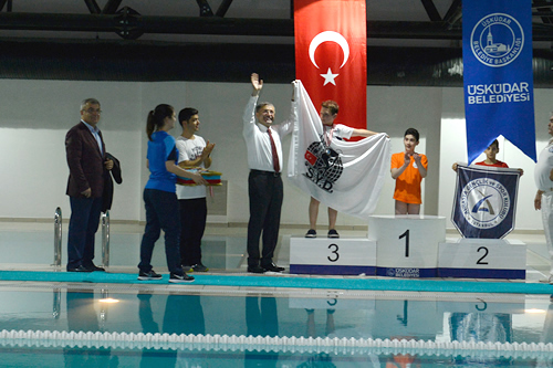 Başkan Türkmen, yarışlar sonrası dereceye giren sporculara madalyalarını taktı. Program toplu fotoğraf çekimiyle sona erdi.