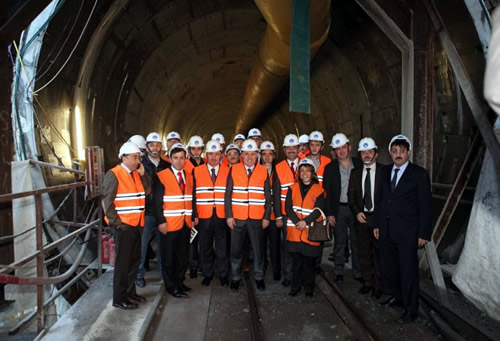 AK Parti stanbul l Bakan Aziz Babucu 21 Aralk 2010 Sal gn, skdar Belediye Bakan Mustafa Kara ve AK Parti stanbul l Ynetimi ile Marmaray' ziyaret ederek almalar yakndan inceledi.