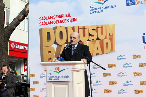 Çevre ve Şehircilik Bakanı Erdoğan Bayraktar, Üsküdar kentsel dönüşüm programında yerinde dönüşüm projesini açıkladı