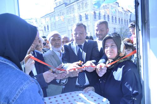 AK Parti stanbul Milletvekili Aday Erkan Kandemir, skdar le Bakan Halit Hzr ile birlikte Ferah Mahallesi Seim Koordinasyon Brosu'nun aln gerekletirdi.