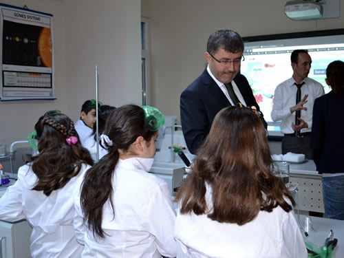 Üsküdar Belediye Başkan Adayı Av. Hilmi Türkmen, Üsküdar Çocuk Akademileri merkez kampüs'ten yayınlanan Ajans Yenigün programına konuk oldu.