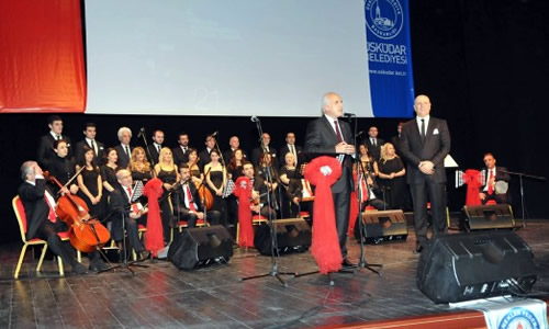 Cumhurbakanl Klasik Trk Mzii Korosu Ses Sanats Resep Alper evirel'in ynetimindeki koro, Trk Sanat Musikisi'nin birbirinden gzel paralarn seslendirerek konseri dinlemeye gelenlere esiz bir gece yaatt.