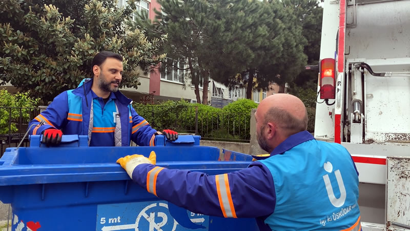 Sanat Alian skdar Belediyesi doa dostu personelleriyle birlikte skdar sokaklarnda bir gnn geirerek ''skdar'da Dnm Modeli'' projesi srelerinin her safhasna katlm salad.