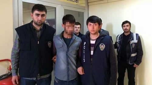 Üsküdar'da aradıkları 55 yaşında ki Zeynep P. yi kandırarak polisin operasyon yaptığına ikna ettiler.