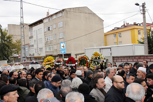 Üsküdar'ın gülen yüzü Mustafa Kara'nın annesi ebediyete uğurlandı