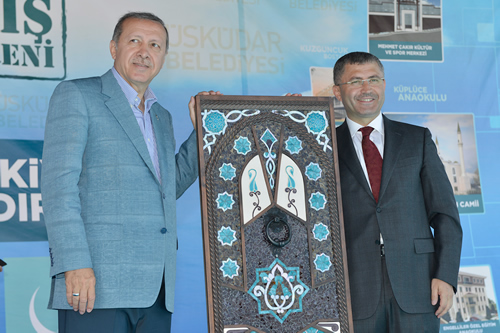 Cumhurbaşkanı Erdoğan, bu hizmetlerin Üsküdar'a kazandırılmasında emeği geçen kurumları, Üsküdar Belediyesi'ni ve hayırseverleri tebrik etti.