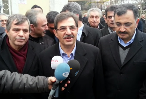 Çevre ve Şehircilik Bakanı olan İdris Güllüce, cenaze namazının öncesinde basın mensuplarına açıklama yaptı.