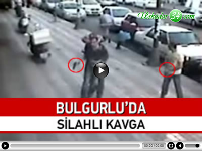 skdar'da birlikte yryen 6 kii arasnda henz bilinmeyen bir nedenle tartma kt. Silahlarn eken 6 kii, onlarca kiinin gzleri nnde birbirine girdi. 1 kiinin yaraland olay gvenlik kameralarna saniye saniye yansd.